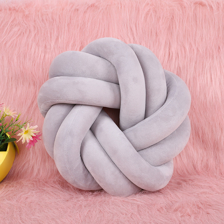 Knotted pillow