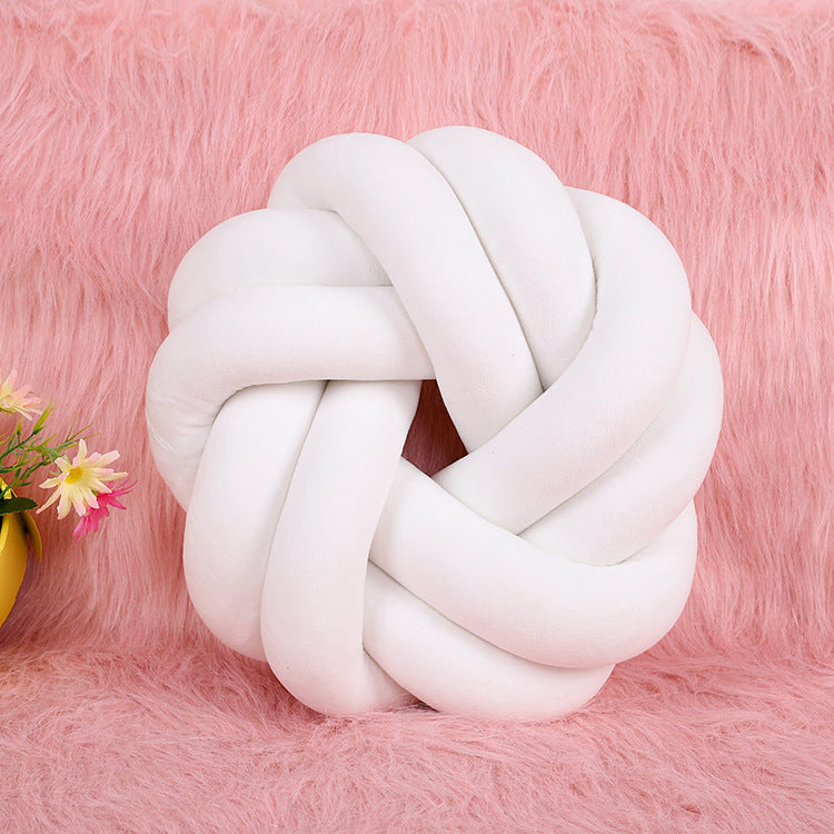 Knotted pillow