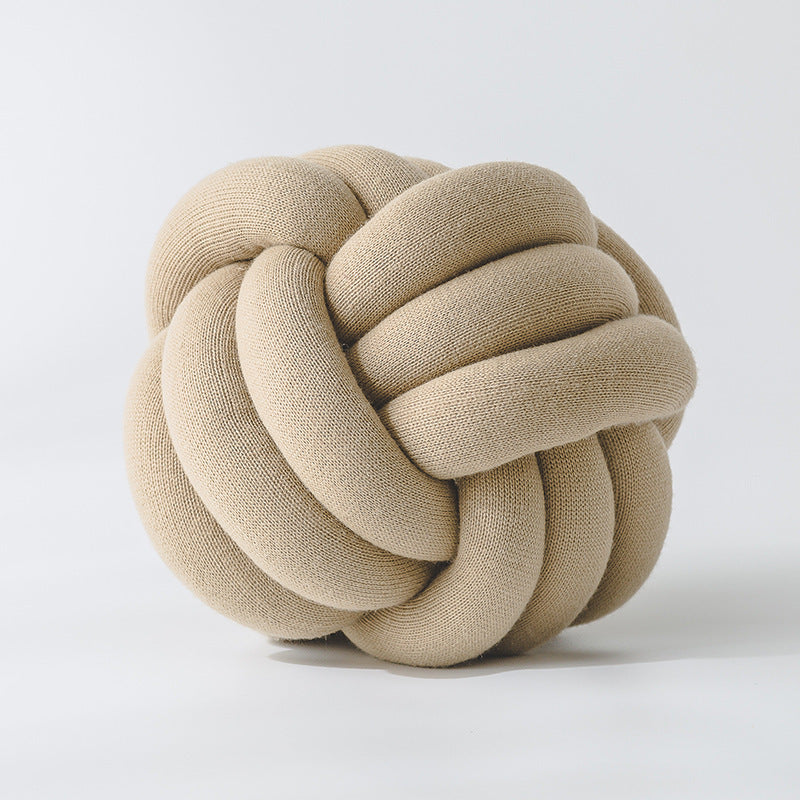 Knotted pillow