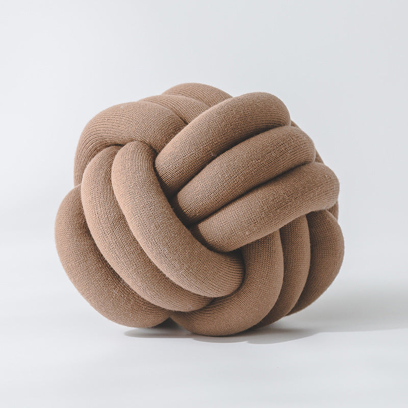 Knotted pillow