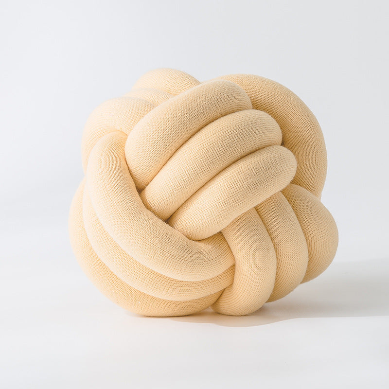 Knotted pillow